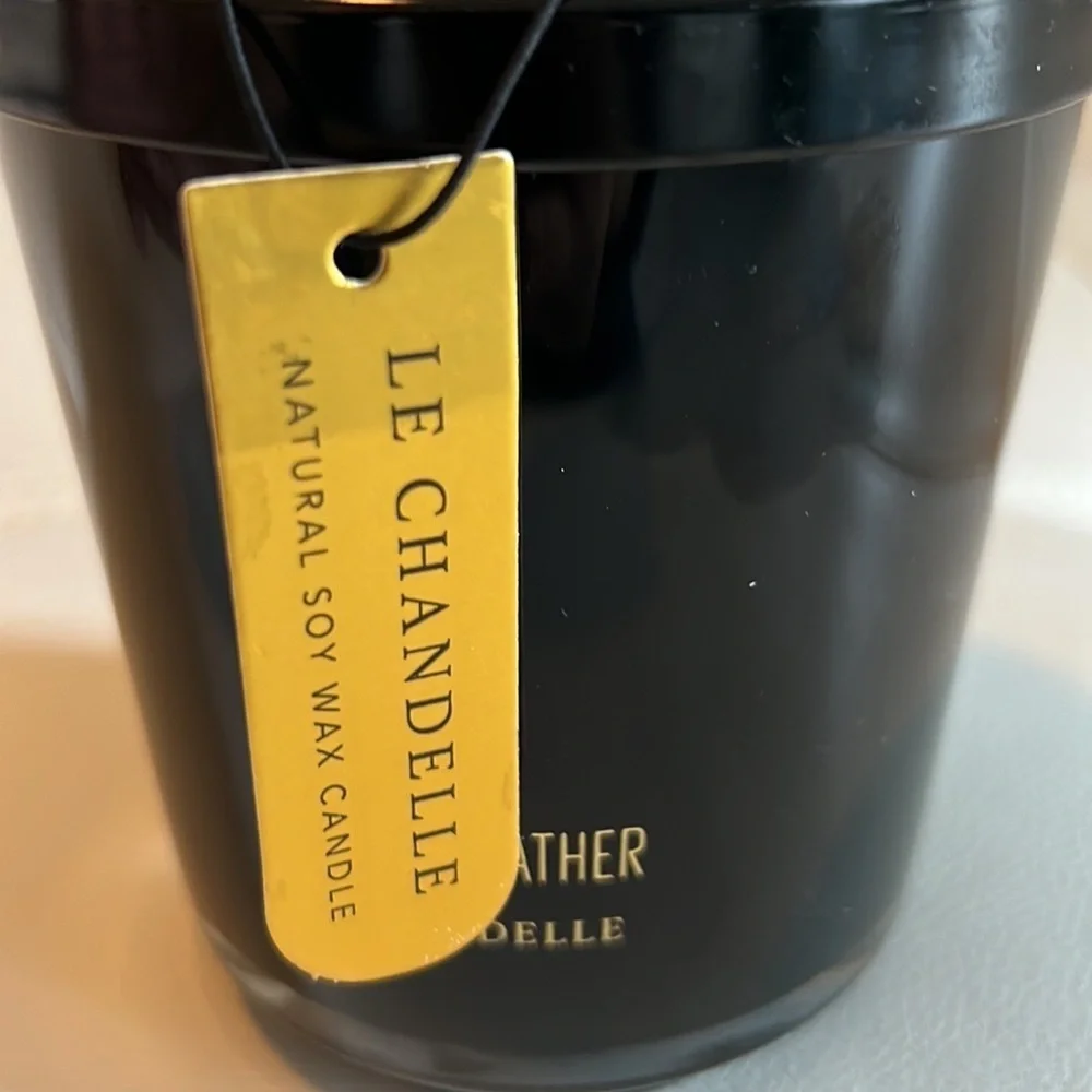 Le Chandelle Amber Leather Soy Wax Candle 17 oz 2 Wick Black Glass Jar New
